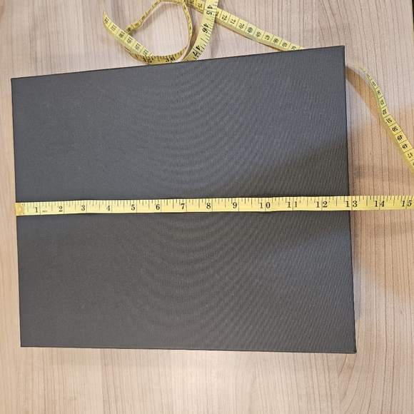 Plaza de Toro Cristian Lacroix empty scarf box with picture inside - Picture 5 of 6